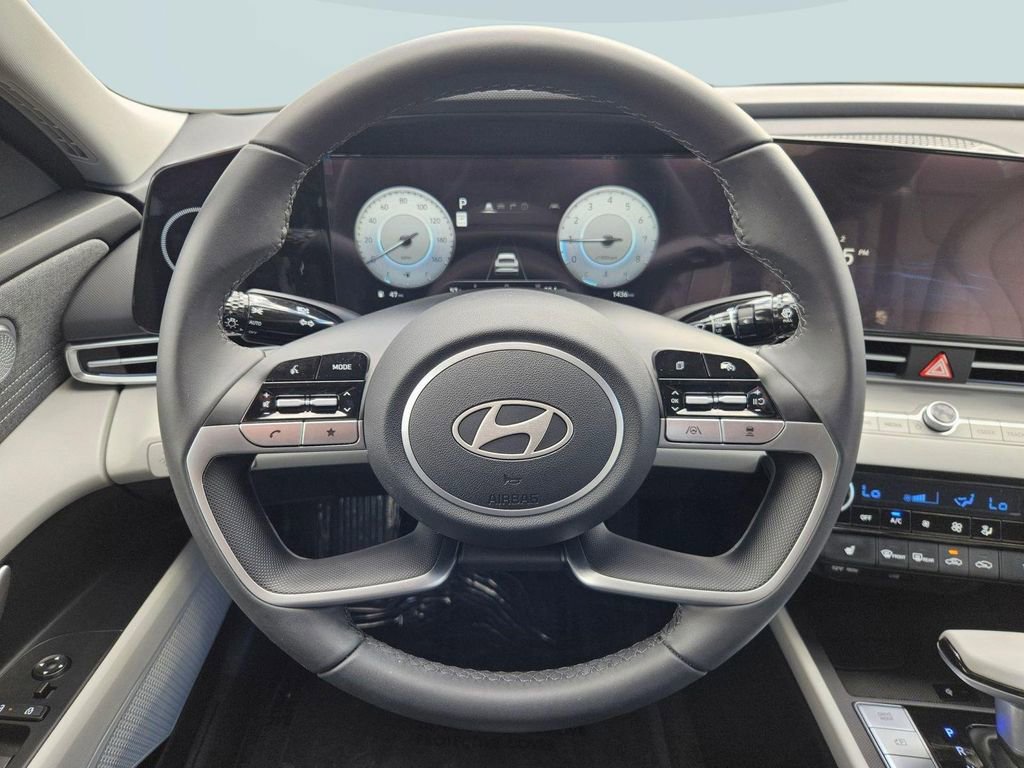 Certified 2025 Hyundai Elantra Limited w/ Cargo Package image 14