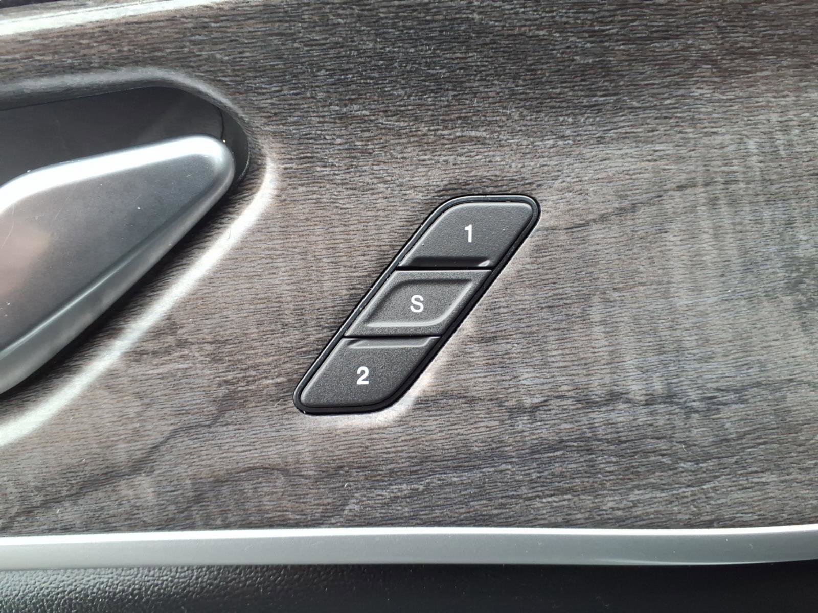 Certified 2023 Jeep Grand Cherokee 4WD 4xe w/ Luxury Tech Group II image 12