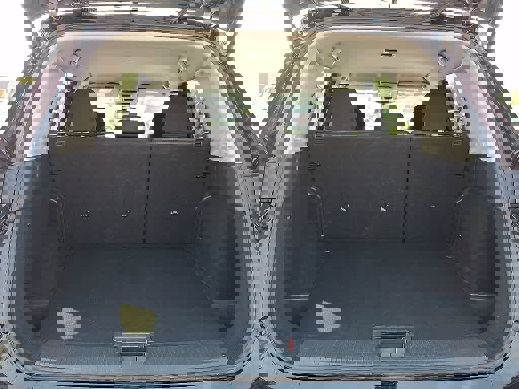 Used 2025 Nissan Rogue SV image 28