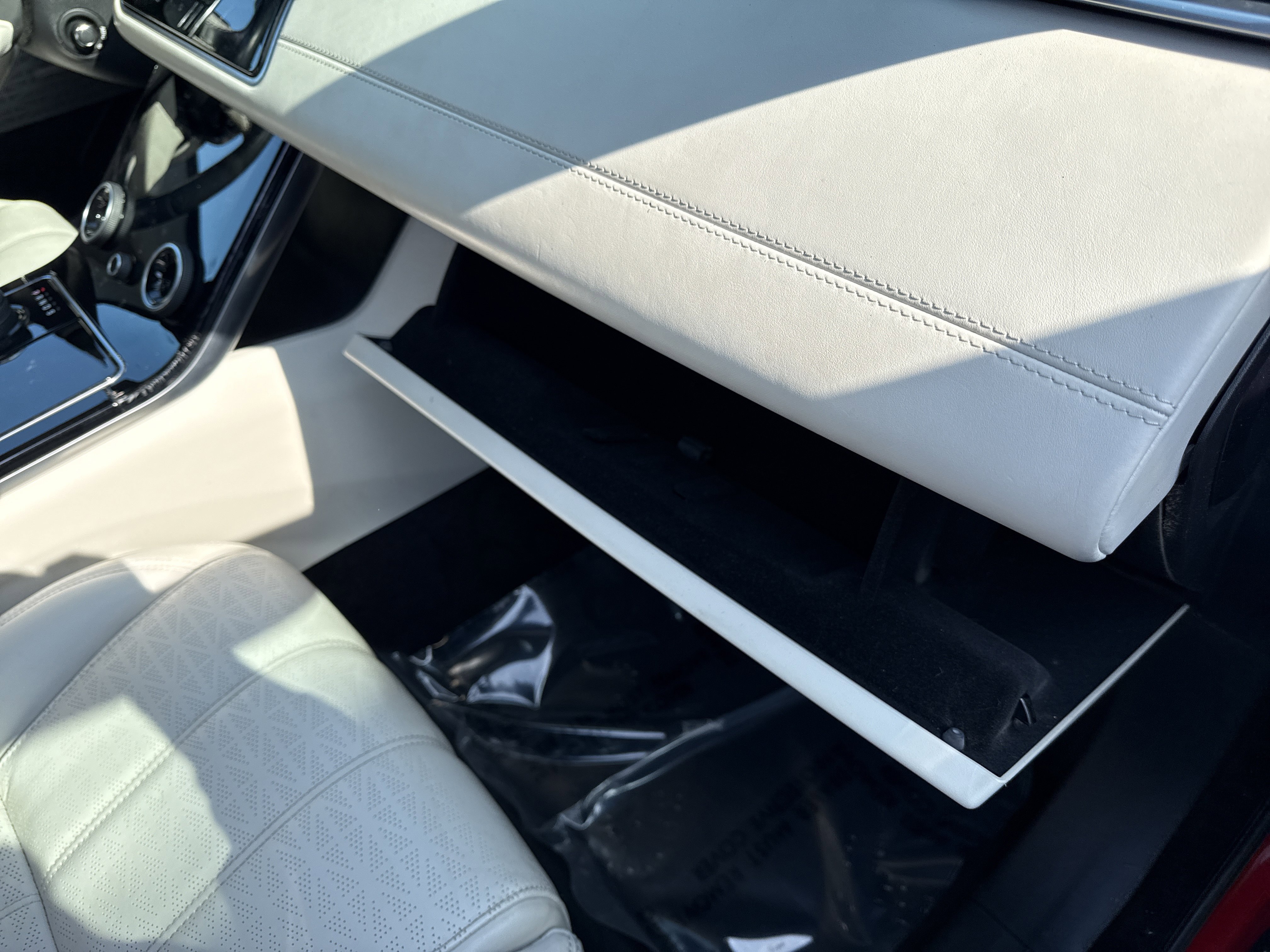 Used 2018 Land Rover Range Rover Velar R-Dynamic SE image 47