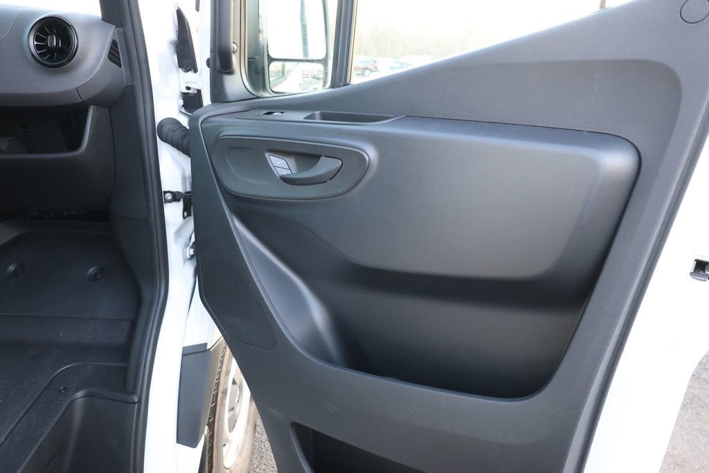 Used 2025 Mercedes-Benz Sprinter 2500 image 29