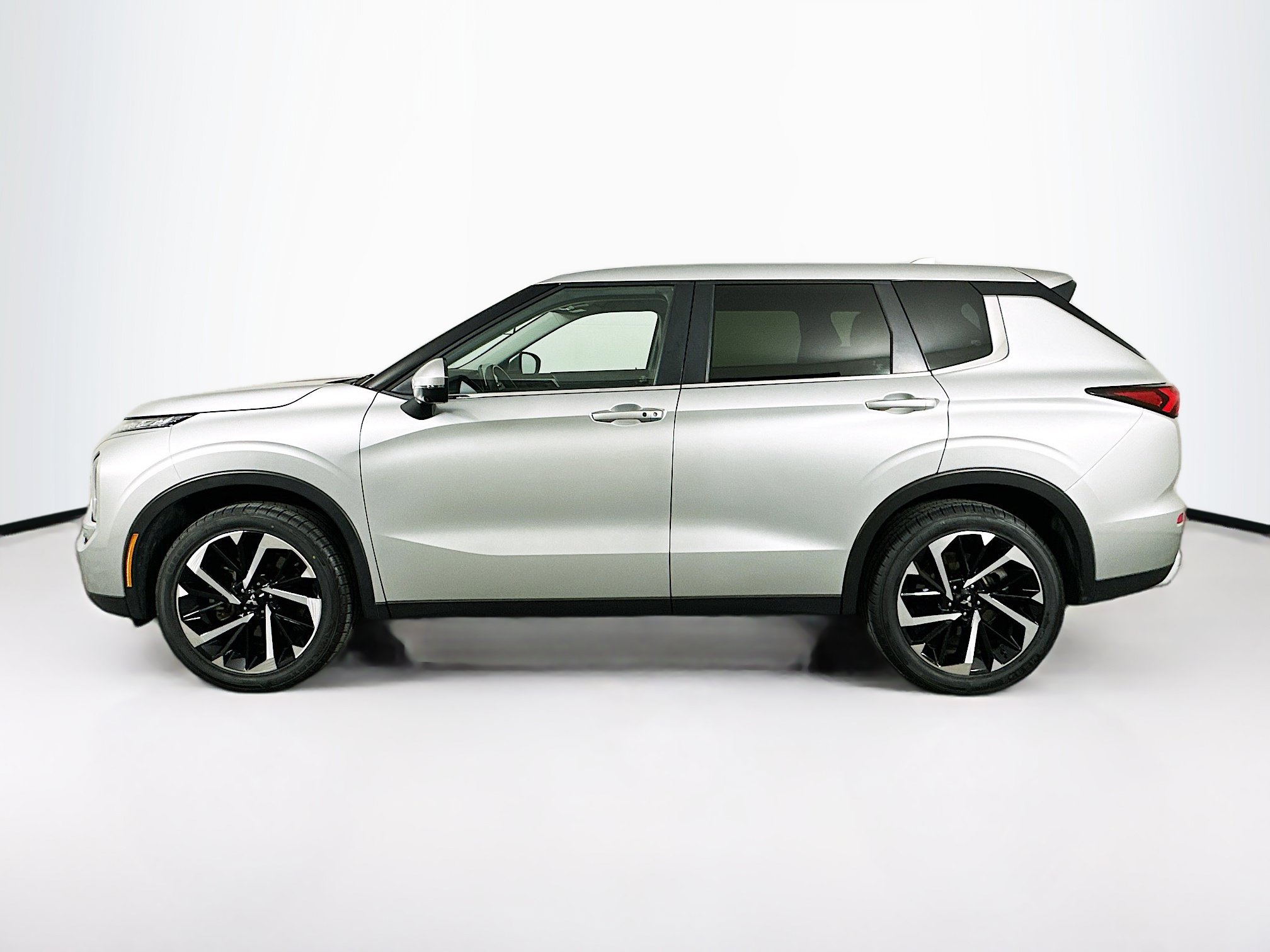 Used 2024 Mitsubishi Outlander SE AWD/4WD image 4