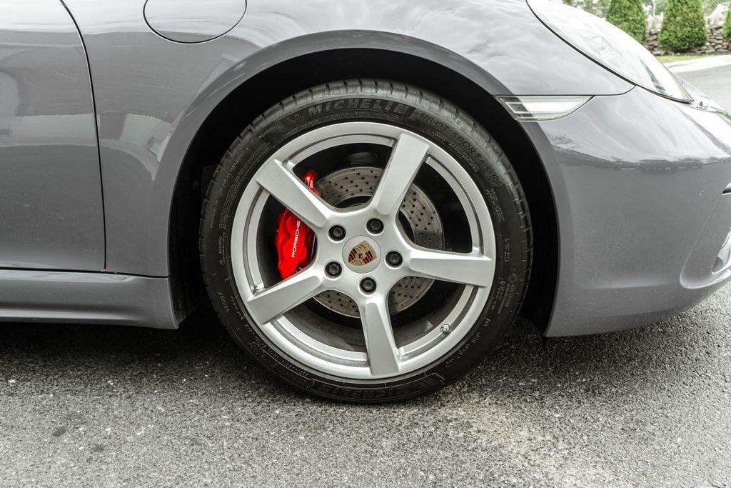 Used 2018 Porsche 718 Cayman RWD image 4