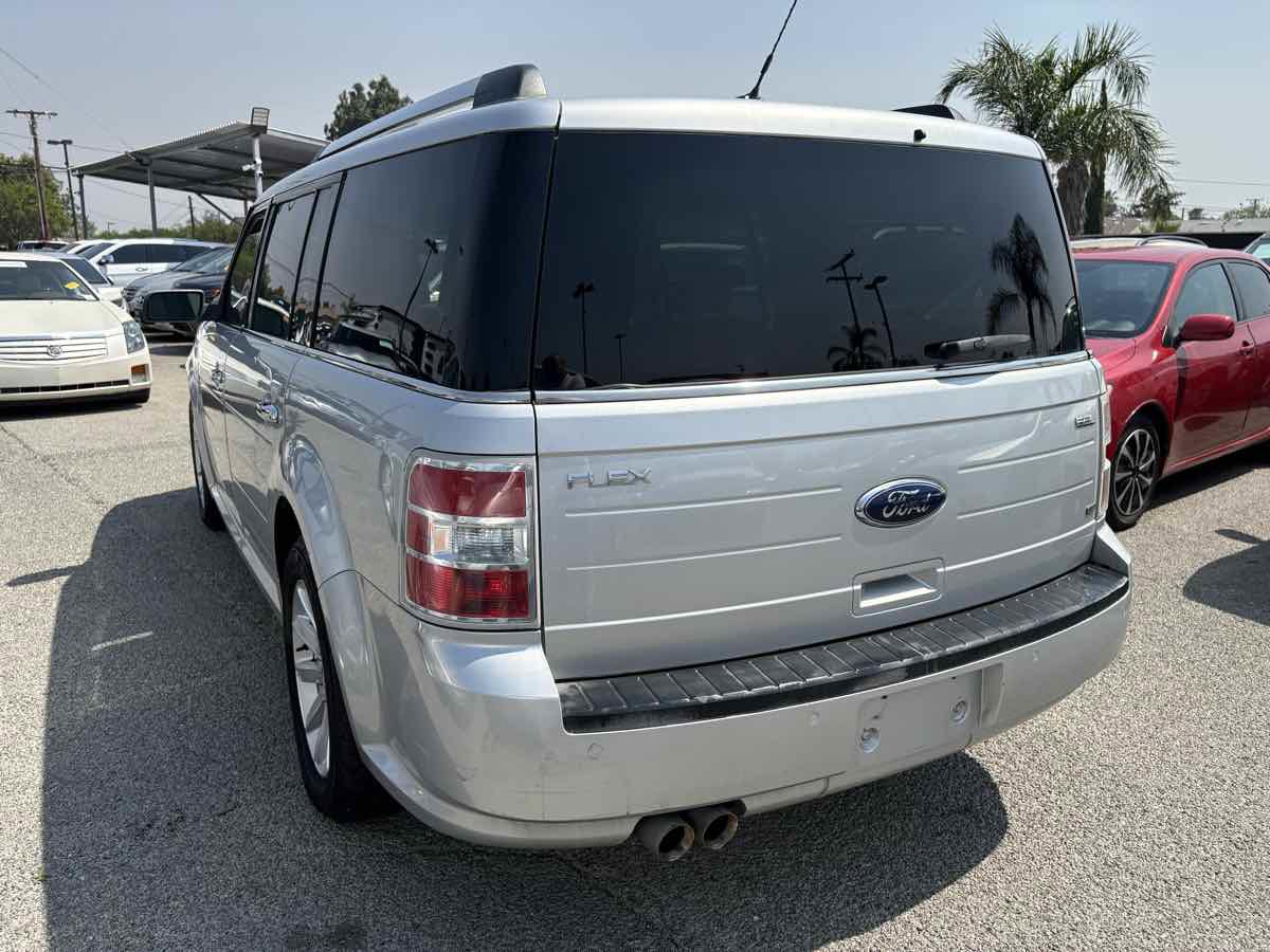 Used 2011 Ford Flex SEL w/ Rapid Spec Order Code image 2