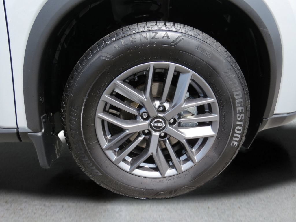 Used 2024 Nissan Rogue S FWD image 11