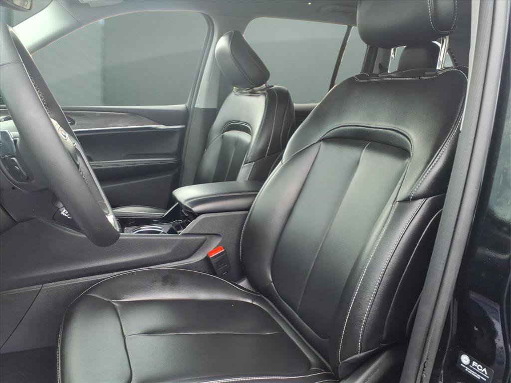 Used 2023 Jeep Grand Cherokee Limited AWD/4WD image 14