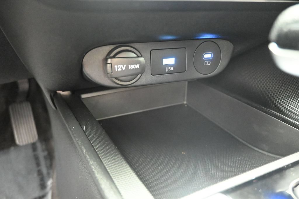 Used 2025 Hyundai Elantra SE FWD image 19
