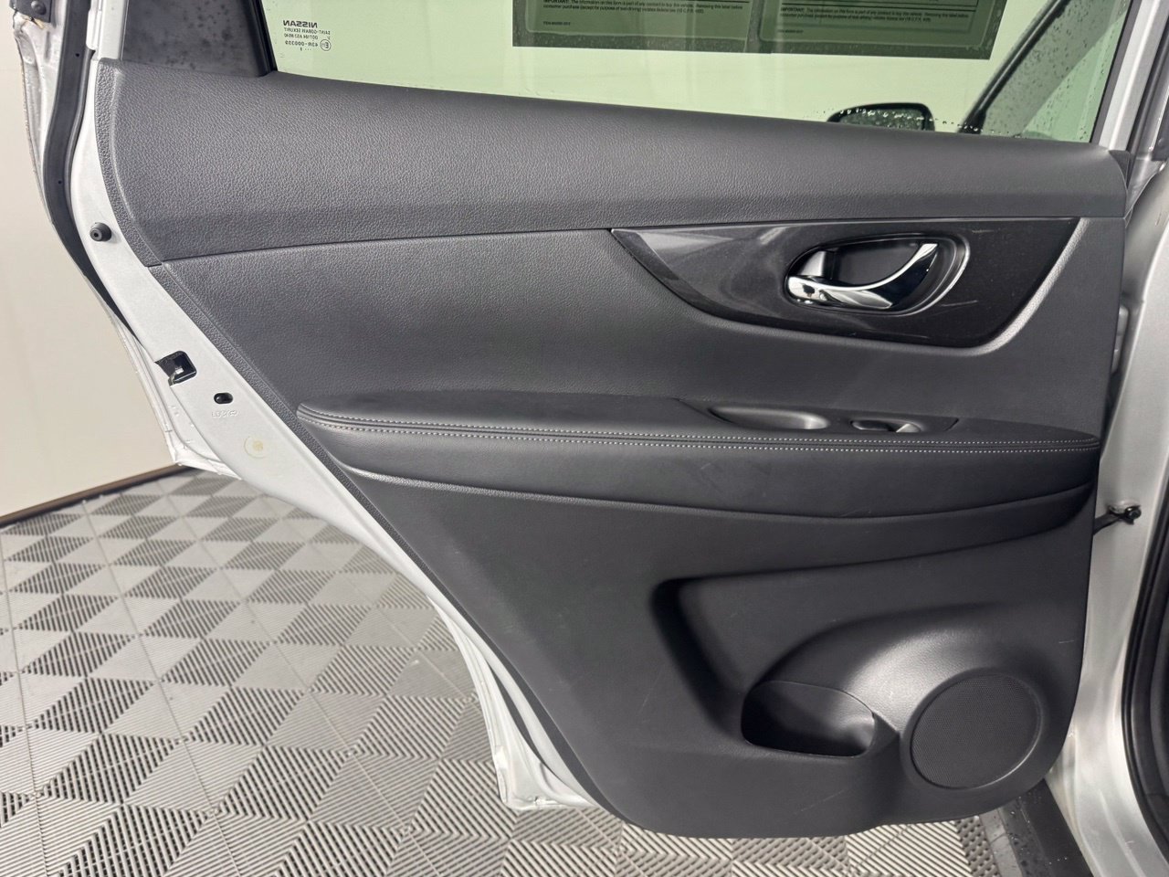 Used 2018 Nissan Rogue SV FWD image 25