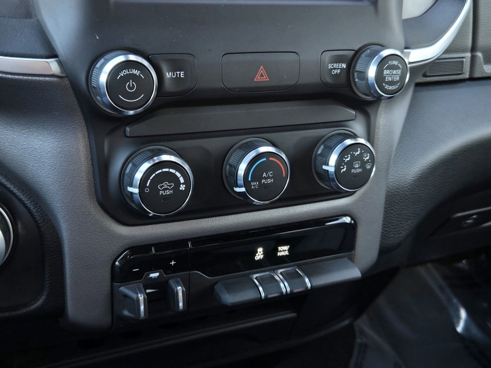 Used 2024 RAM 2500 Big Horn image 19