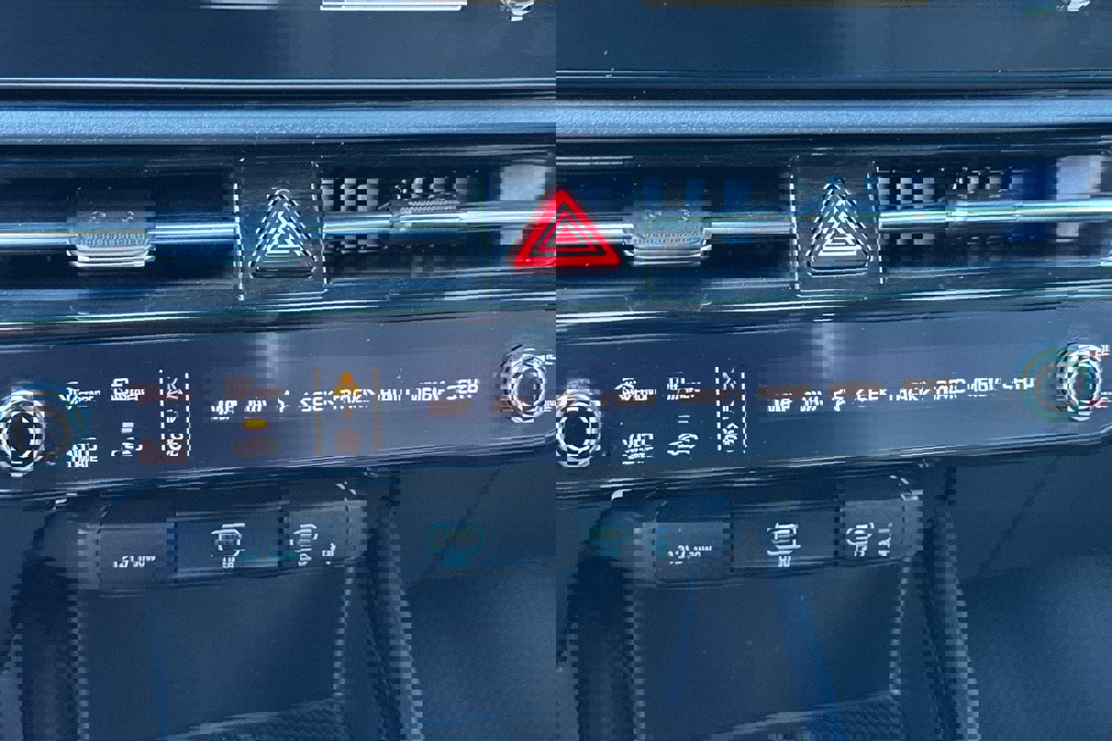 Used 2023 Kia Niro EX image 24