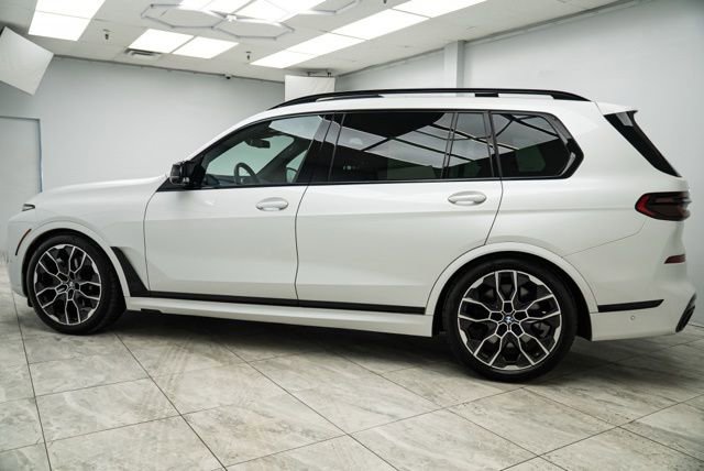 Used 2026 BMW X7 M60i image 3