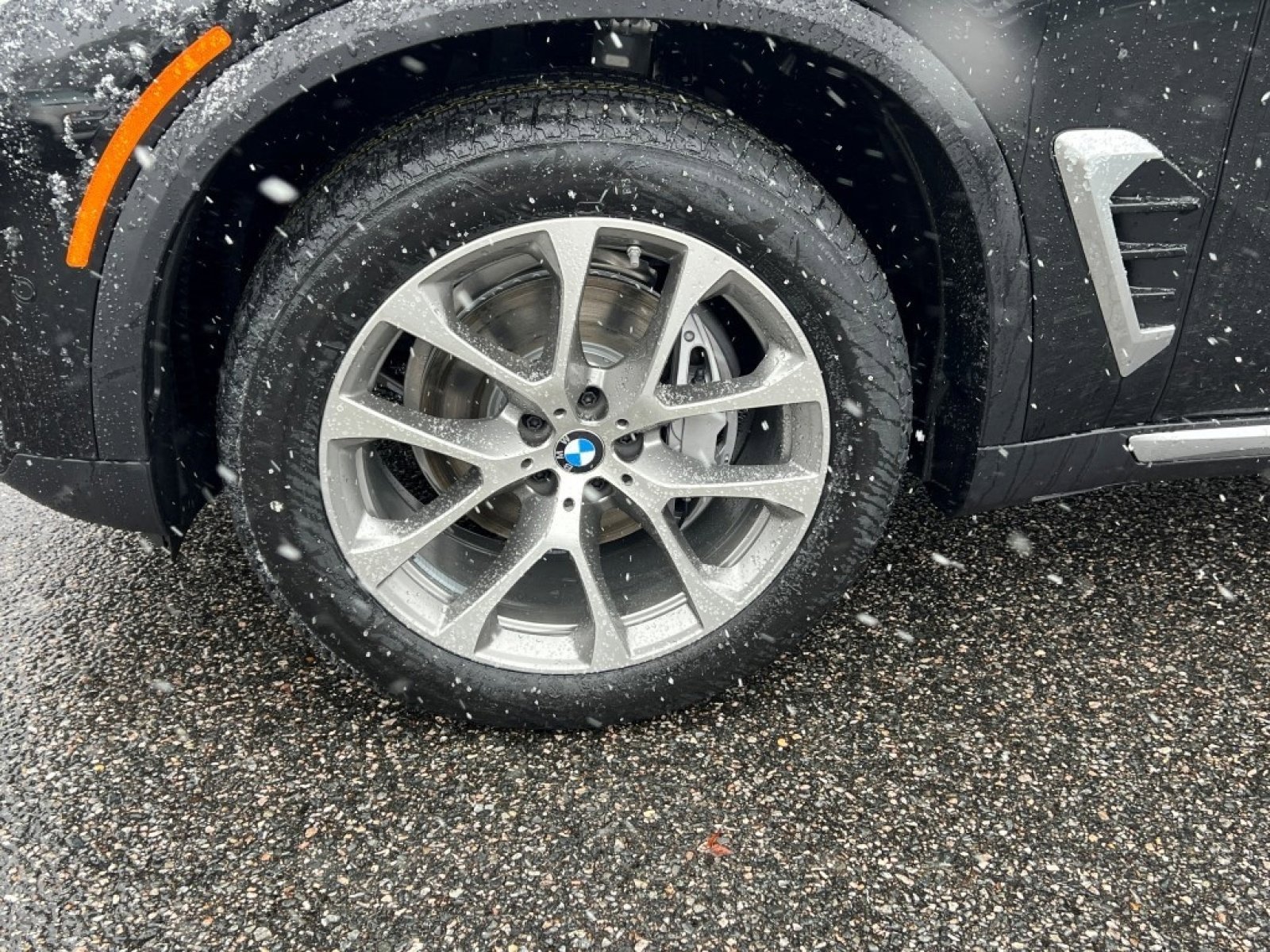 New 2026 BMW X5 xDrive40i w/ Climate Comfort Package image 12