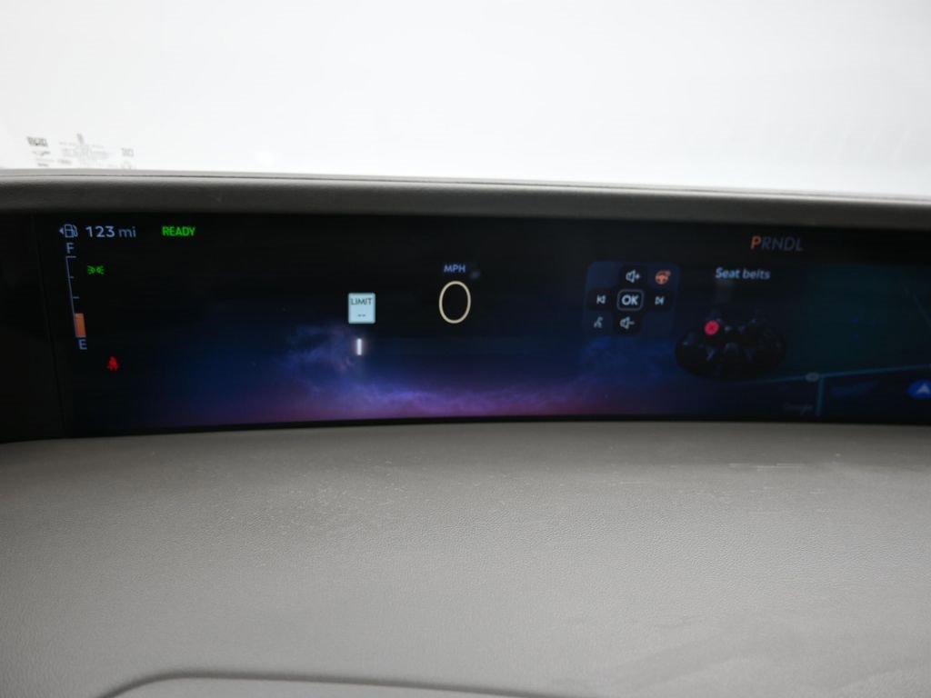 Used 2025 Lincoln Nautilus Premier image 14