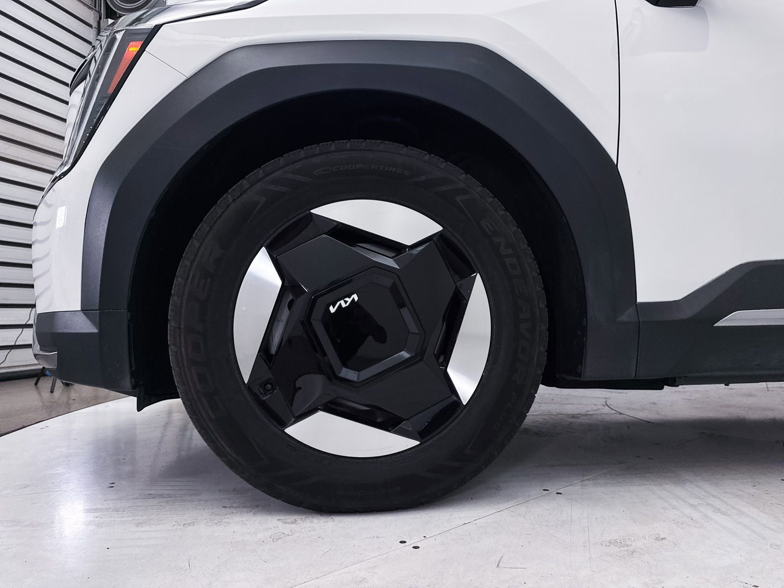 Used 2024 Kia EV9 Wind AWD/4WD image 15