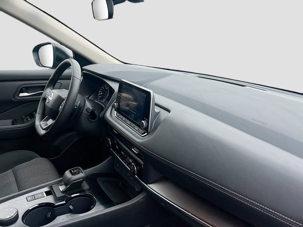Used 2025 Nissan Rogue SV image 28