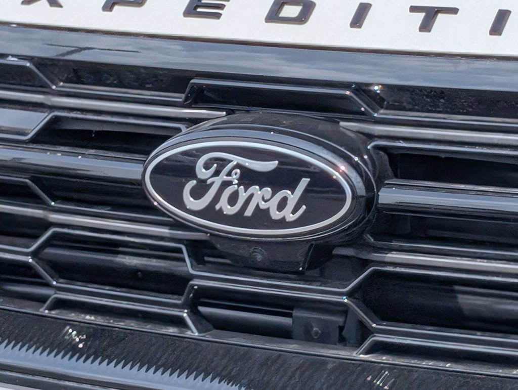 New 2025 Ford Expedition Platinum w/ Stealth Performance Package image 13