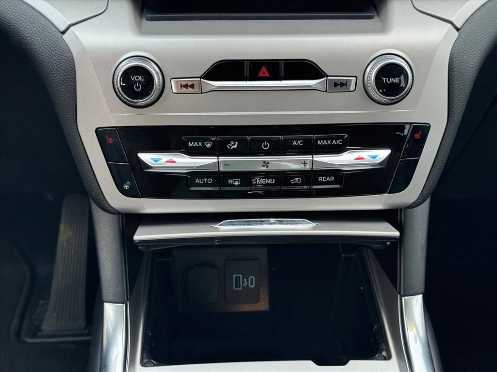 Used 2023 Ford Explorer XLT w/ Equipment Group 202A image 18