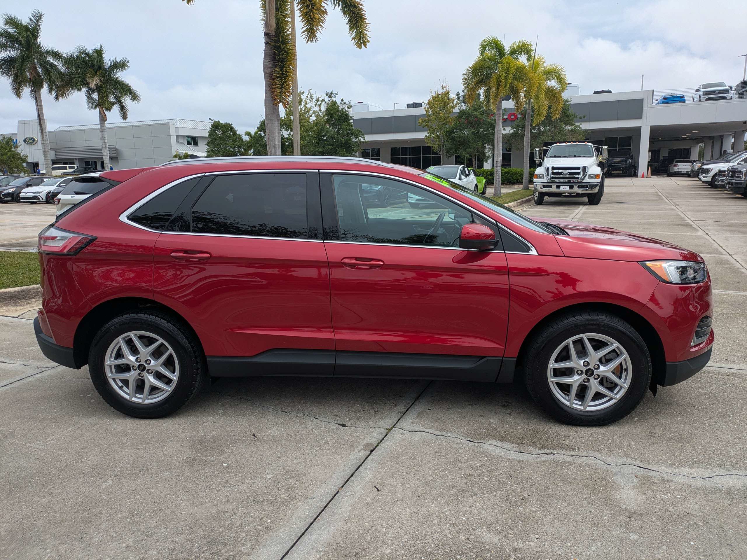 Used 2023 Ford Edge SEL w/ Convenience Package AWD/4WD image 3