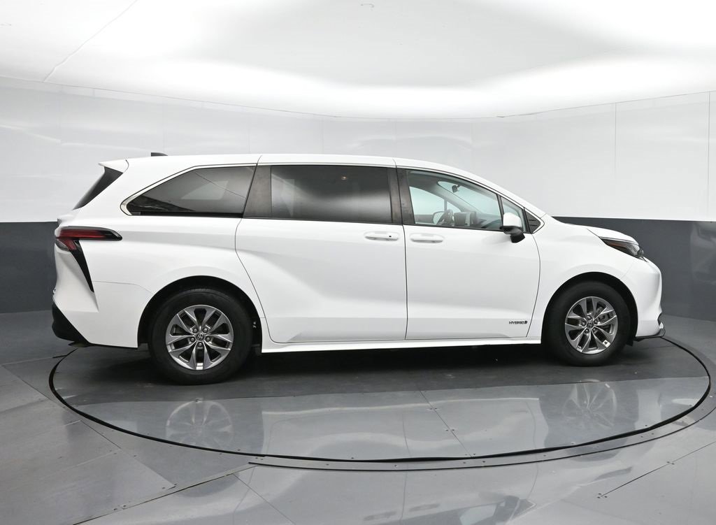 Used 2021 Toyota Sienna LE image 8