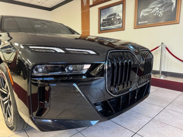 Used 2025 BMW i7 xDrive60 AWD/4WD image 4