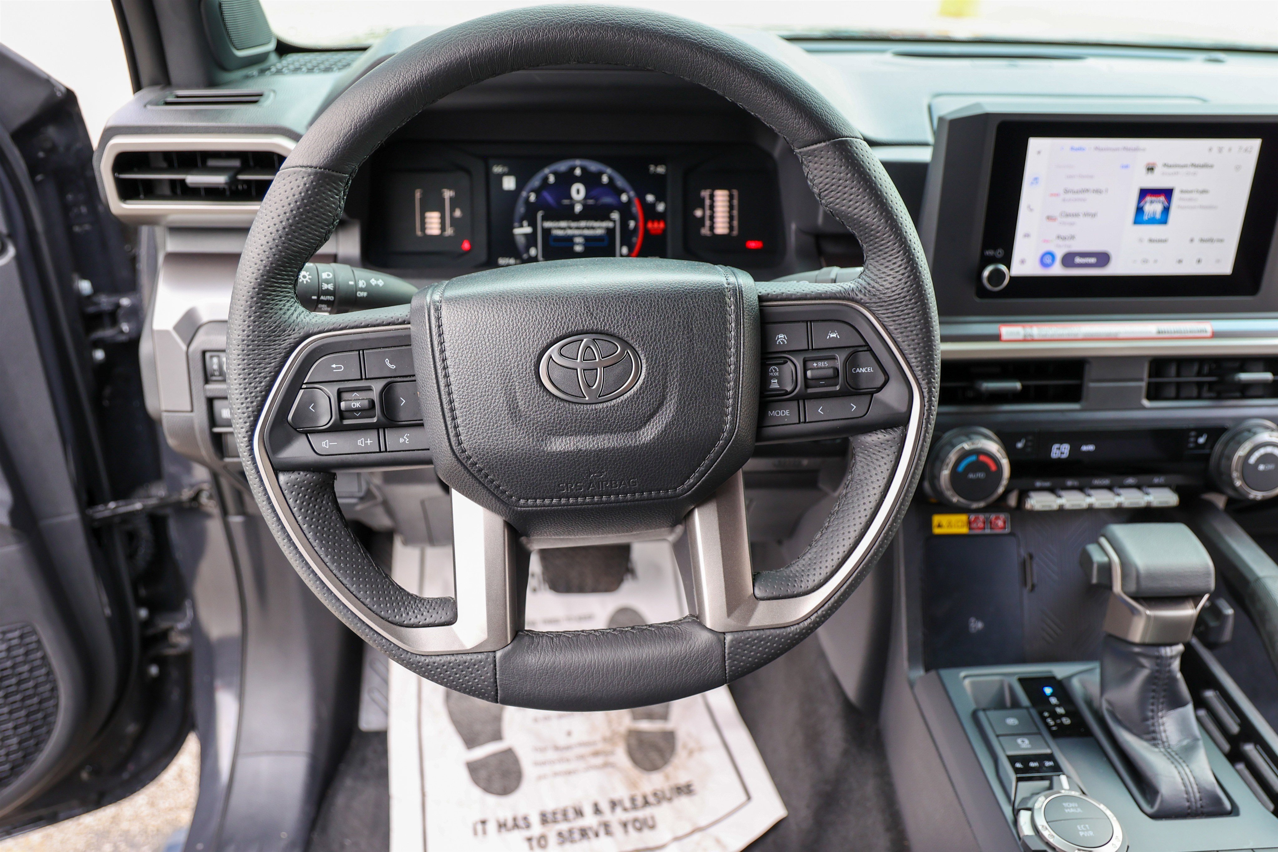 Certified 2025 Toyota Tacoma SR5 w/ SR5 Upgrade Package AWD/4WD image 37