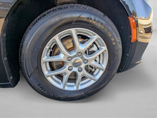 Used 2023 Chrysler Pacifica Touring-L image 24