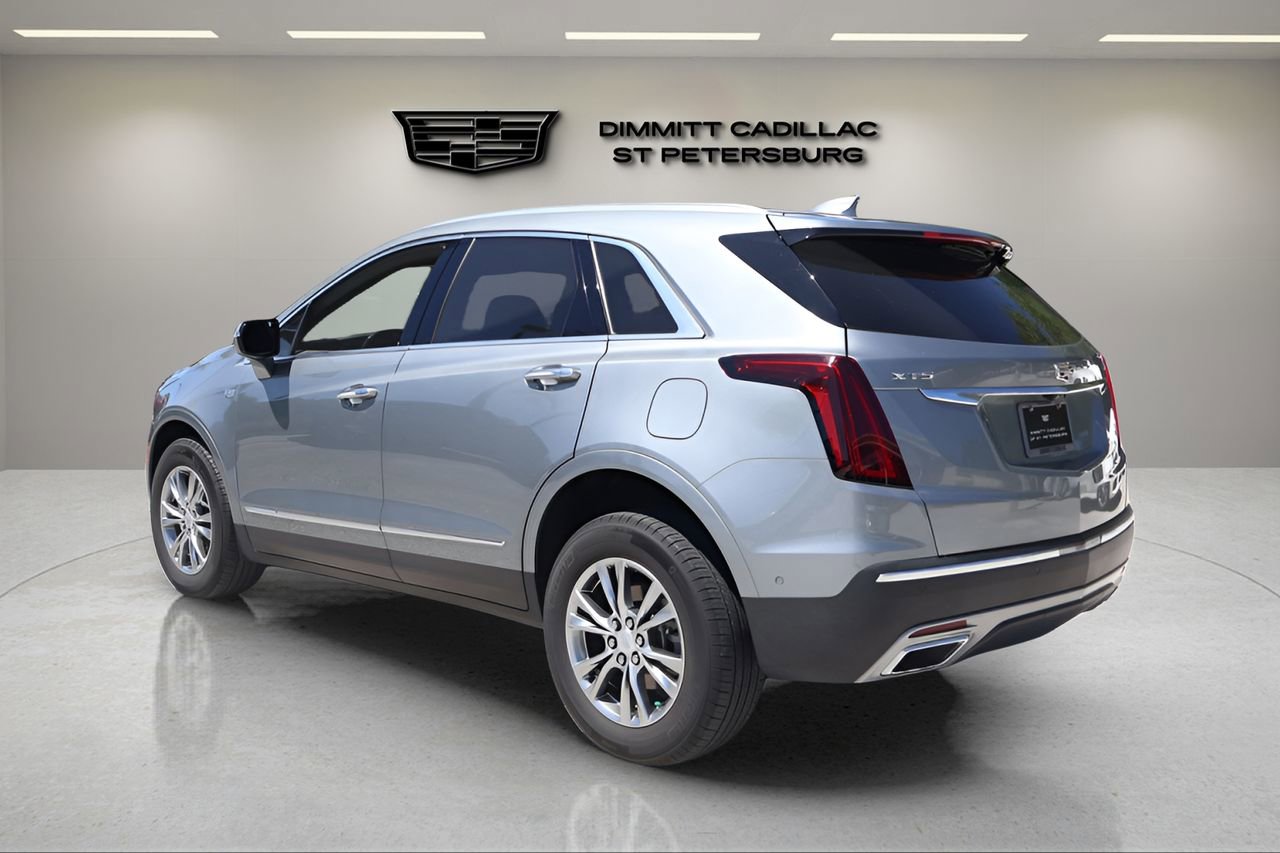 Used 2023 Cadillac XT5 Premium Luxury w/ Technology Package FWD image 3