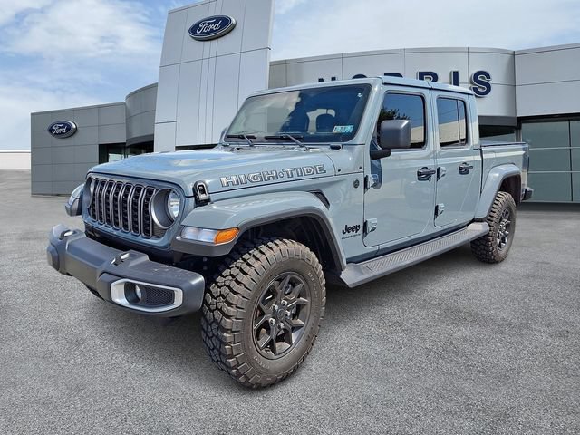 Used 2025 Jeep Gladiator Sport AWD/4WD image 3