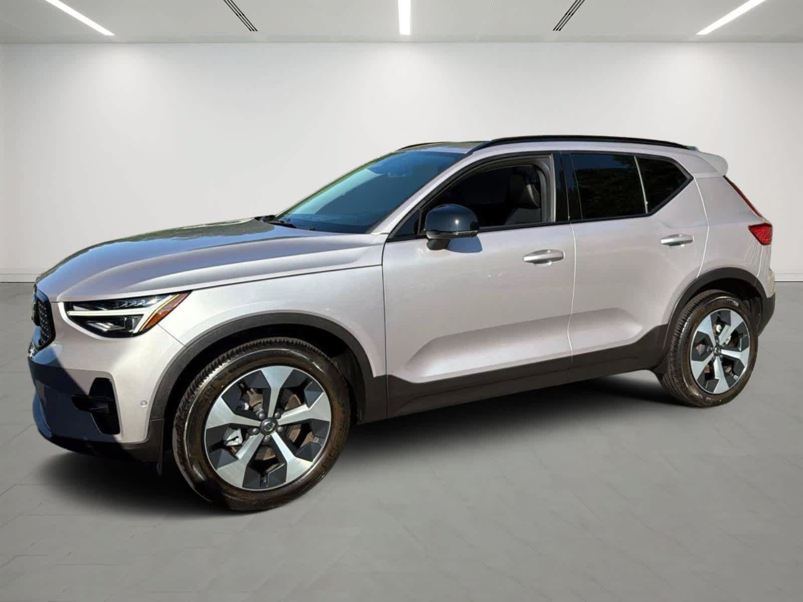 Used 2026 Volvo XC40 B5 Plus AWD/4WD image 1