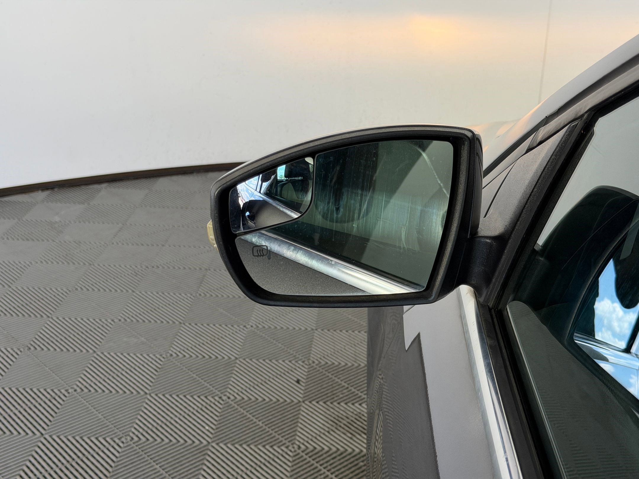 Used 2014 Ford Focus Titanium FWD image 18