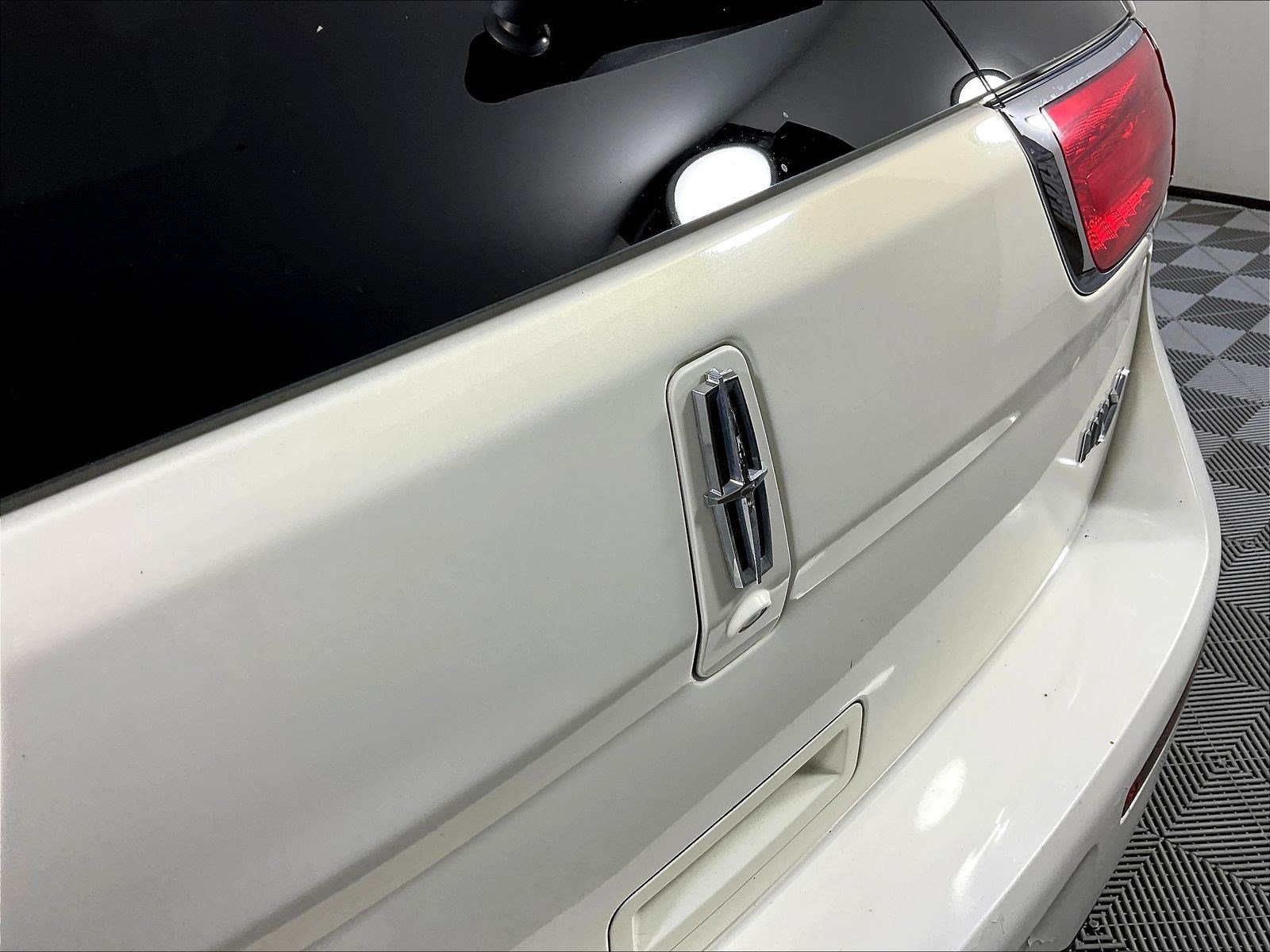 Used 2013 Lincoln MKX FWD image 24