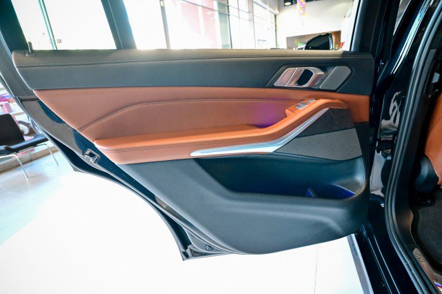 Used 2023 BMW X7 xDrive40i w/ Executive Package image 21