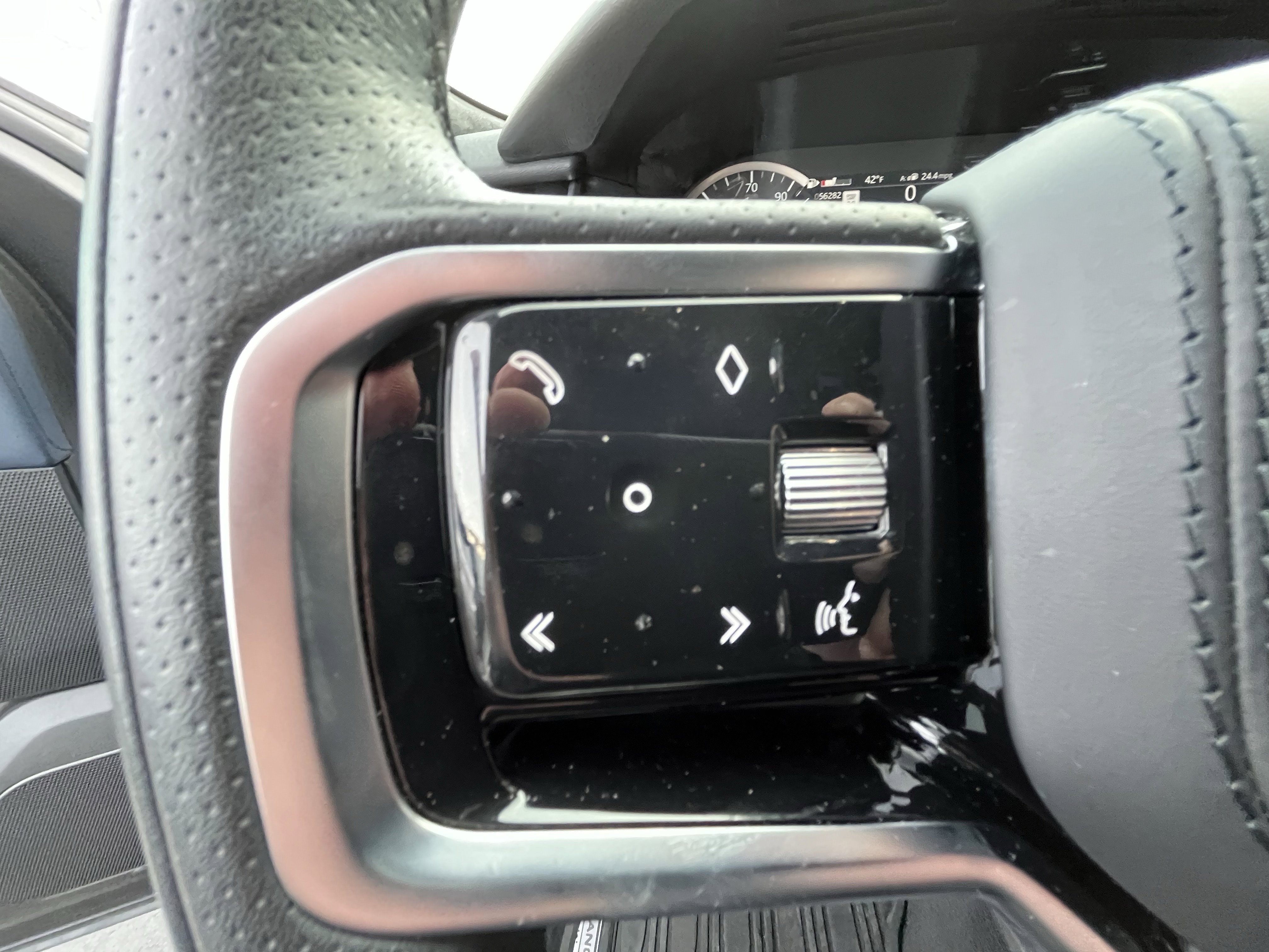 Certified 2023 Land Rover Range Rover Velar R-Dynamic S image 19