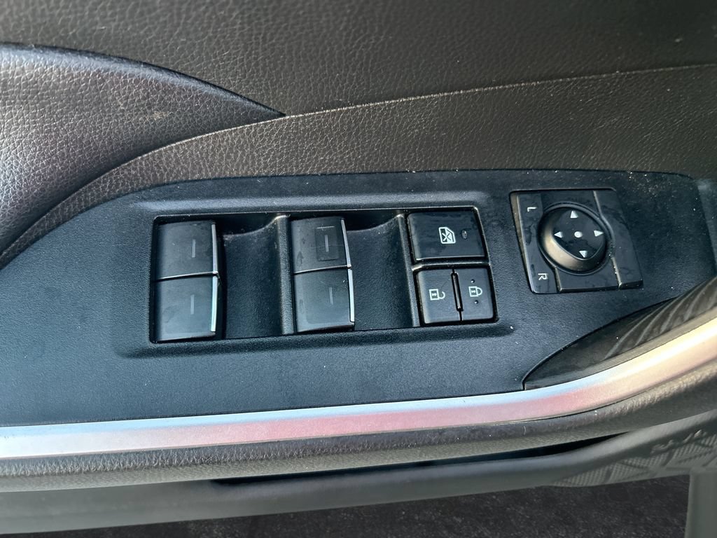 Used 2022 Toyota RAV4 XLE FWD image 13