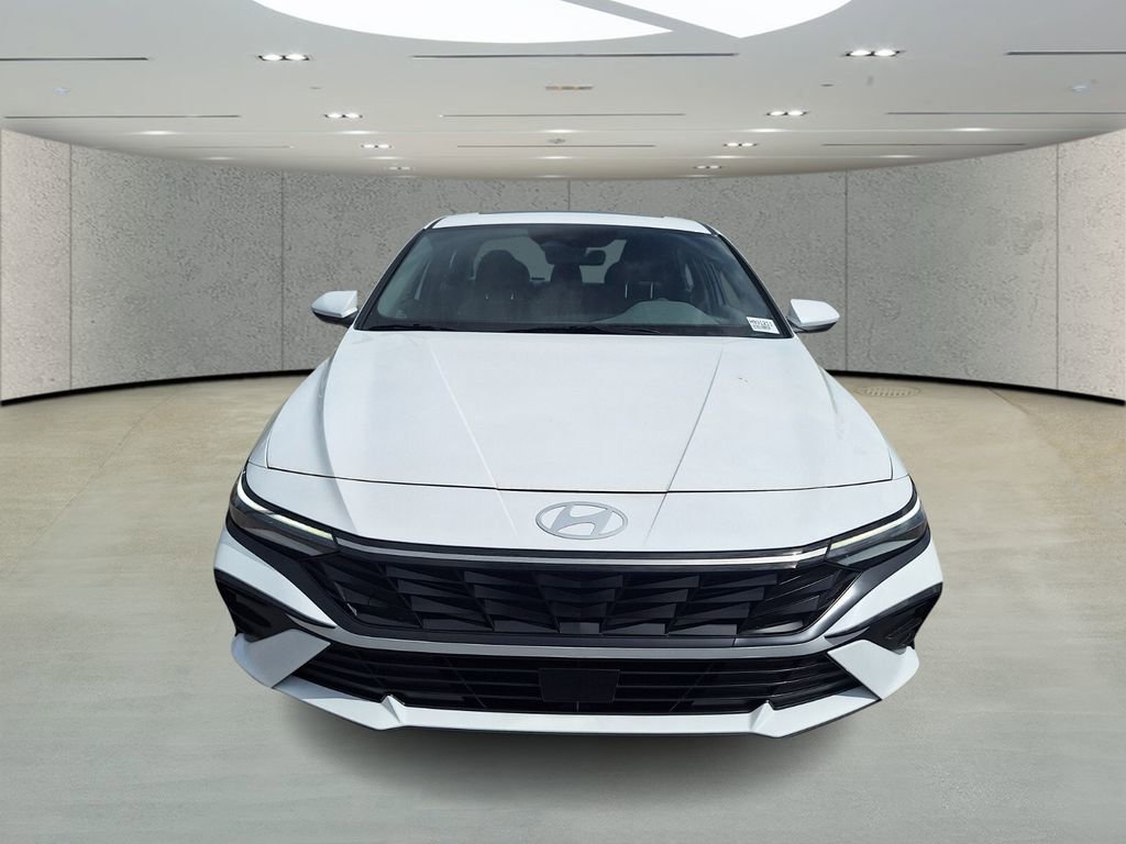 Used 2025 Hyundai Elantra SEL image 8