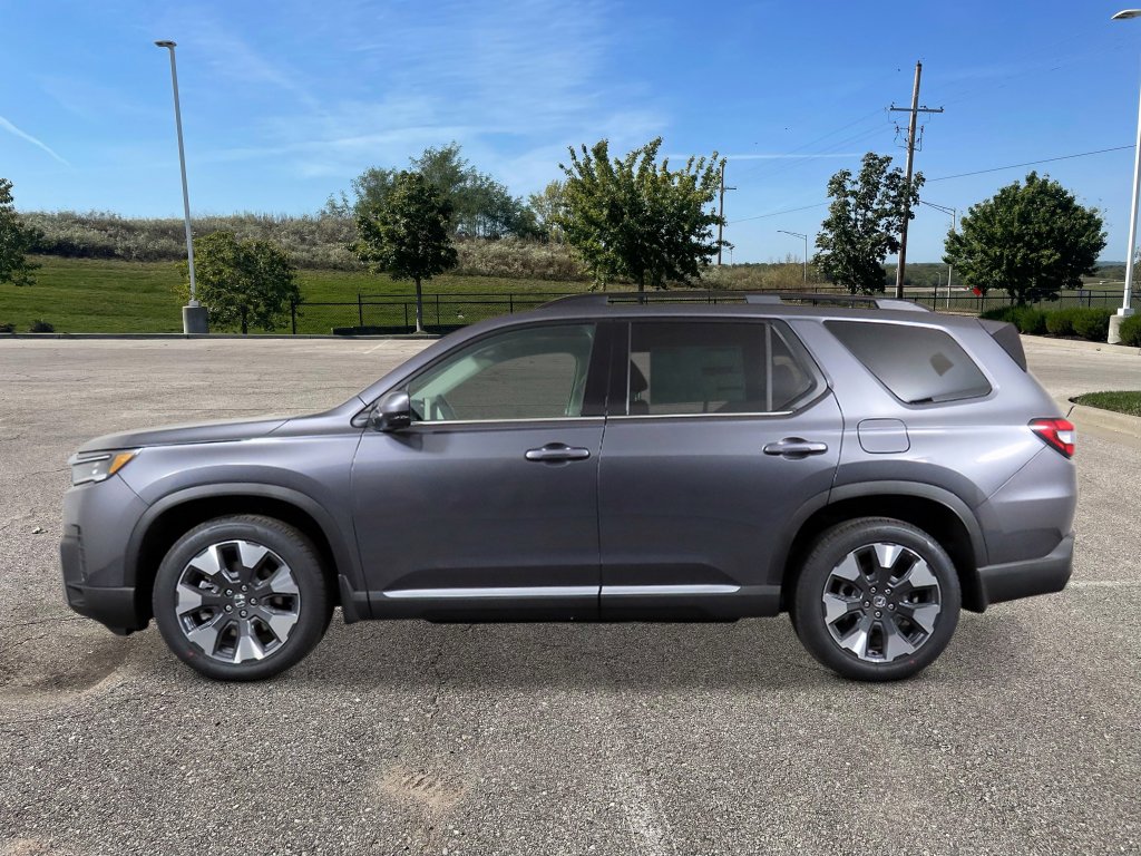New 2026 Honda Pilot Touring image 2