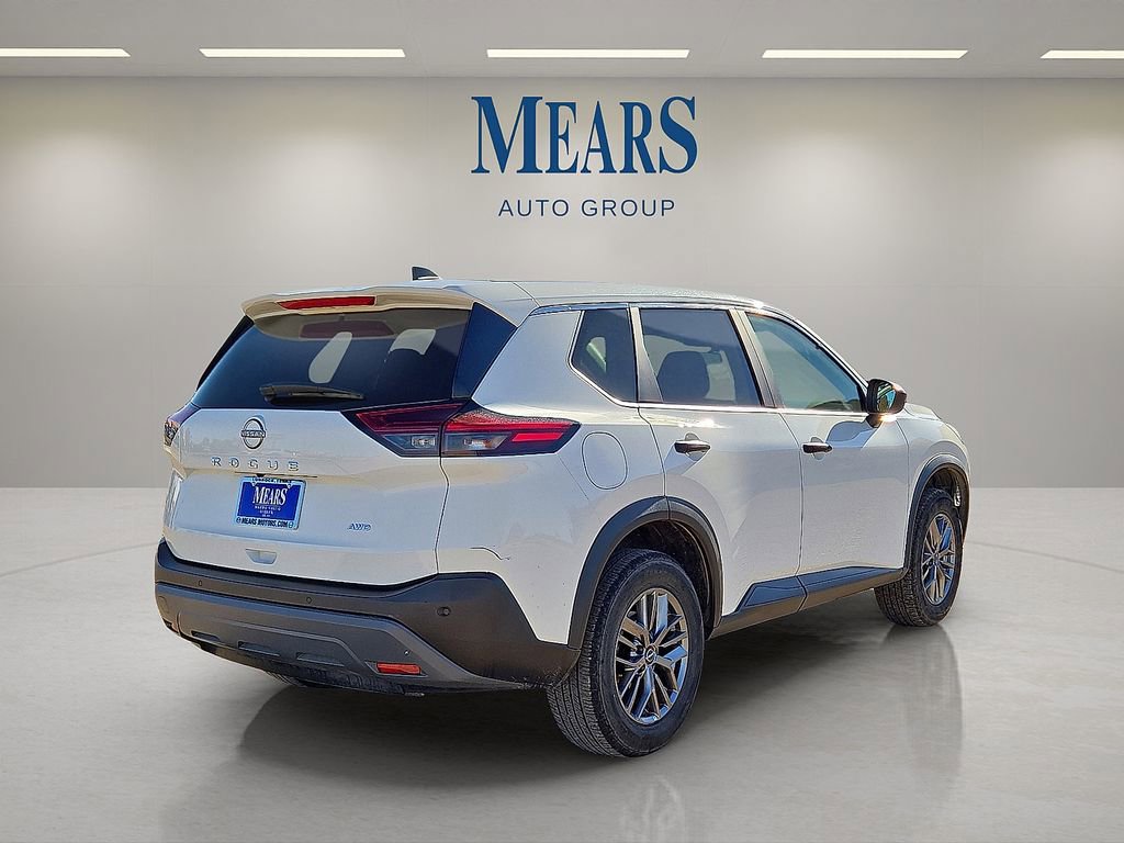 Used 2023 Nissan Rogue S image 5