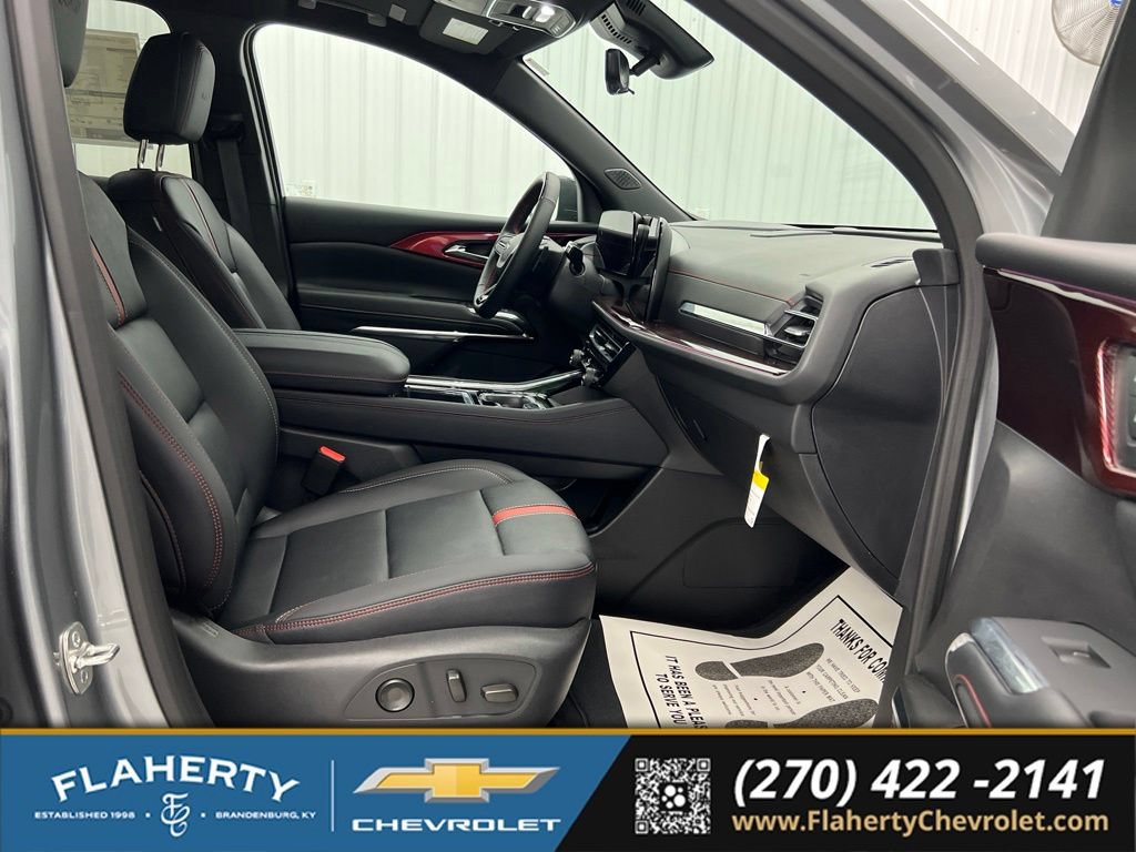 Used 2026 Chevrolet Traverse RS FWD image 15