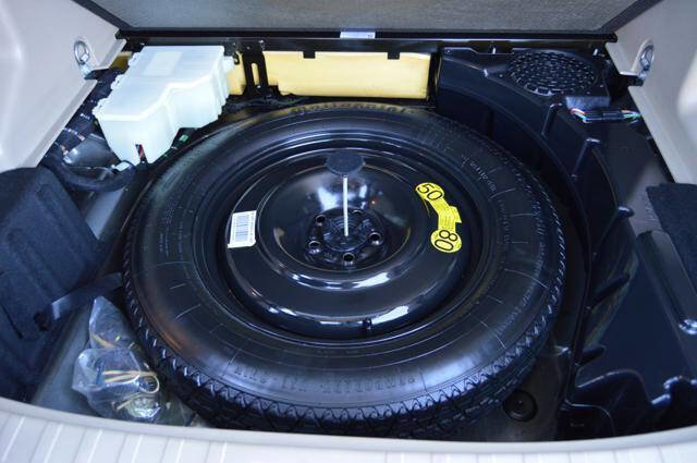 Used 2013 Land Rover LR2 HSE image 44