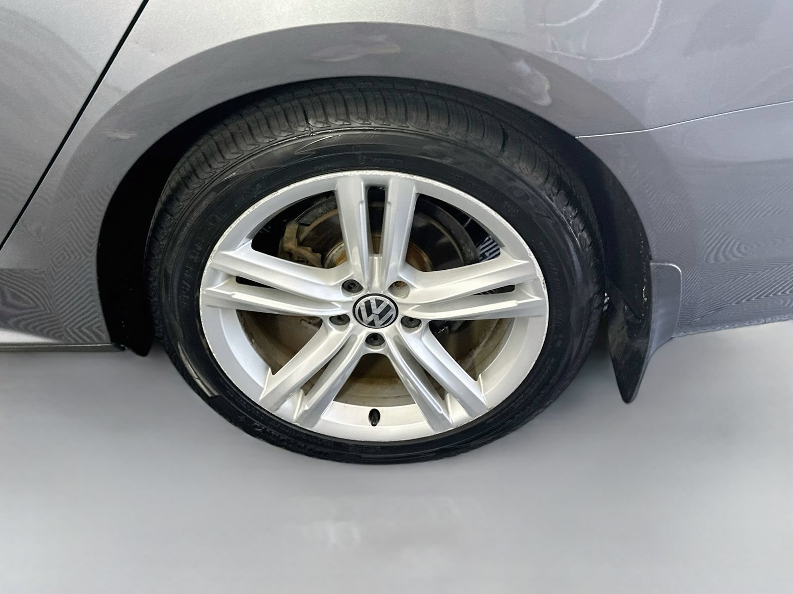 Used 2015 Volkswagen Passat TDI SE FWD image 29
