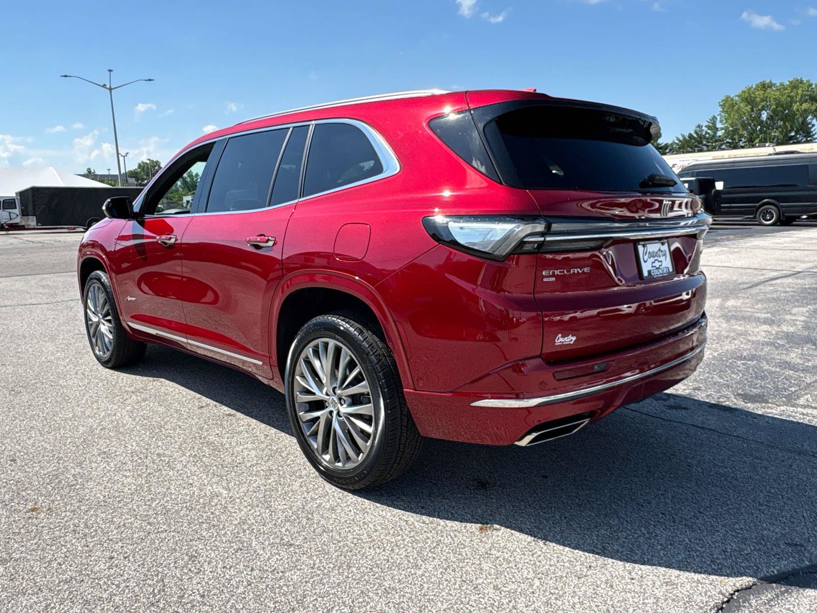 Used 2025 Buick Enclave Avenir w/ Super Cruise Package AWD/4WD image 3