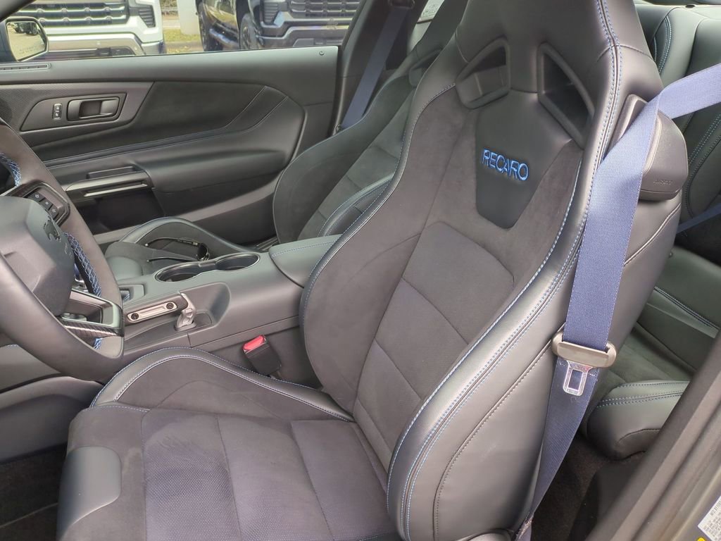 Used 2025 Ford Mustang Dark Horse image 12
