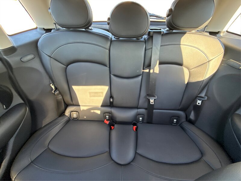 Used 2019 MINI Cooper 4-Door Hardtop w/ Signature Upholstery Package image 38