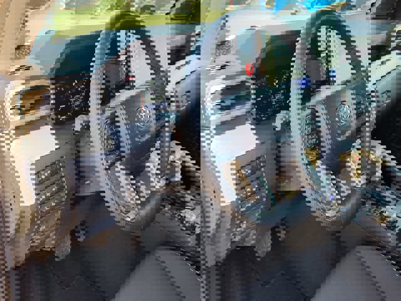 Used 2024 Toyota Tacoma TRD Off-Road image 10