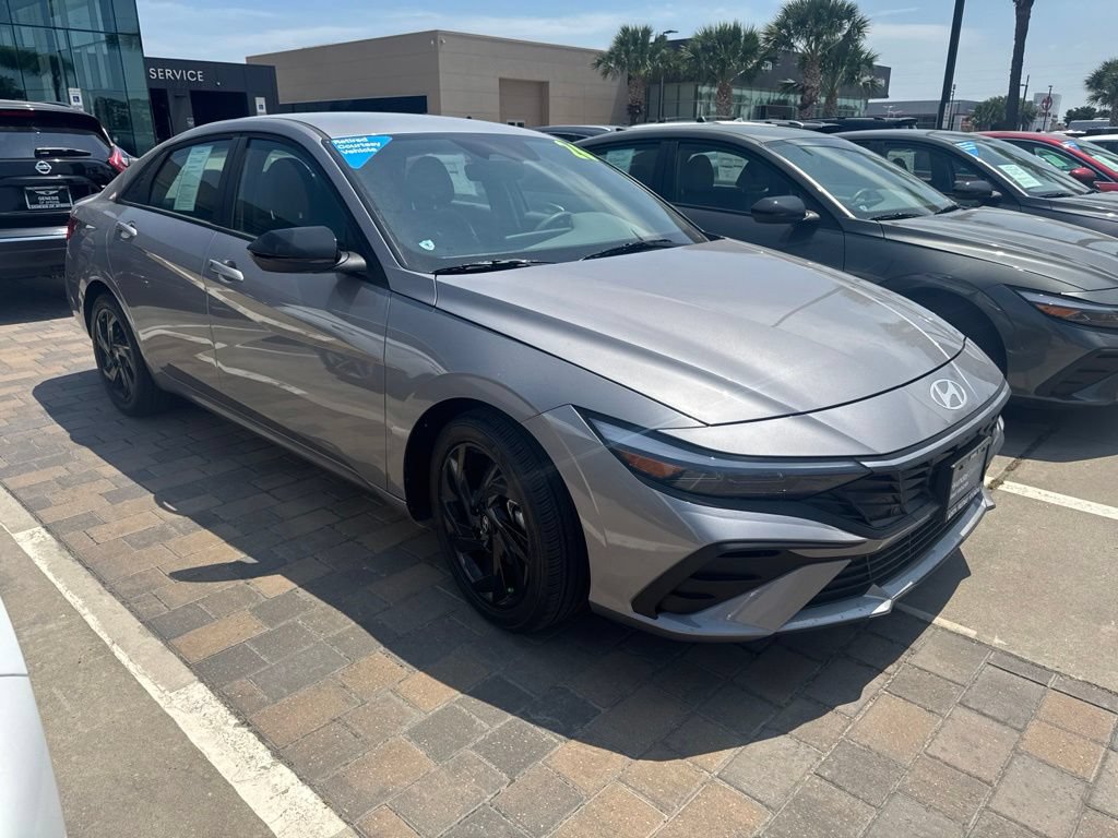 Certified 2026 Hyundai Elantra Sport FWD image 3