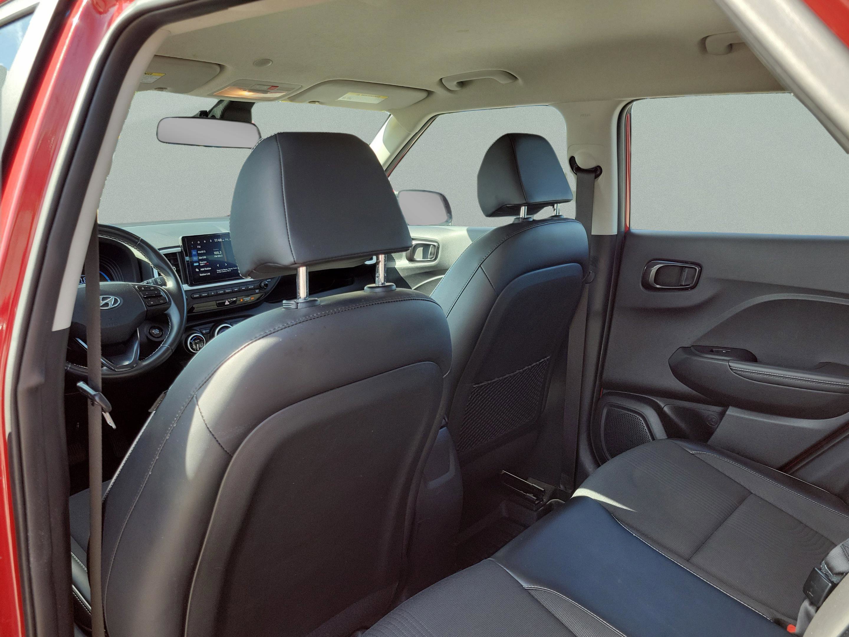 Used 2023 Hyundai Venue Limited image 14