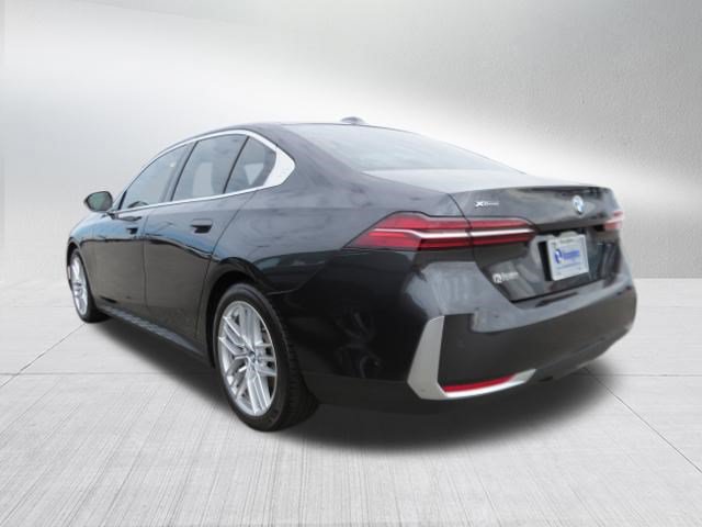 Used 2024 BMW 530i xDrive w/ Premium Package AWD/4WD image 5
