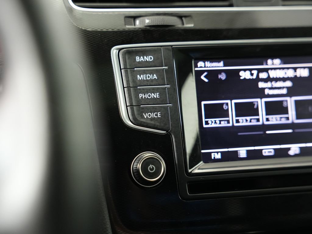 Used 2015 Volkswagen GTI SE FWD image 20