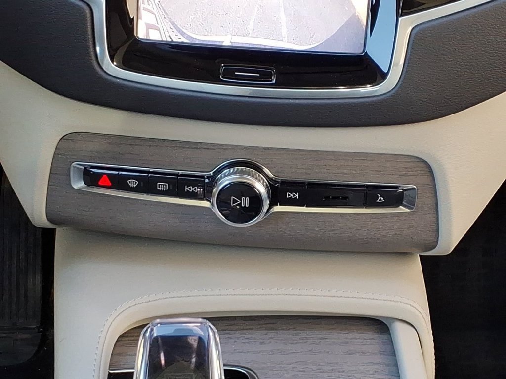 Certified 2024 Volvo XC90 T8 Ultimate w/ Protection Package Premier AWD/4WD image 18