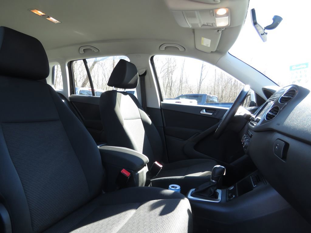 Used 2017 Volkswagen Tiguan Limited w/ Premium Package image 13